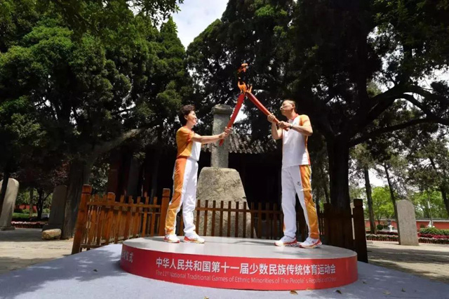 今天的告成觀星臺，一場火炬?zhèn)鬟f燃遍全國！