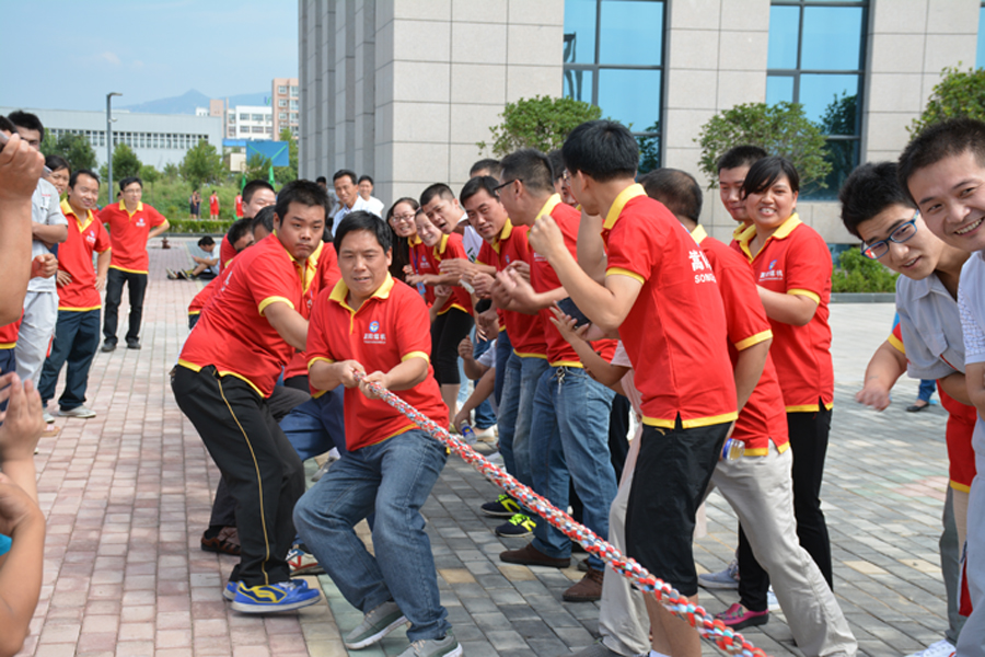 嵩陽(yáng)煤機(jī)“團(tuán)隊(duì)競(jìng)技，獻(xiàn)禮閱兵”